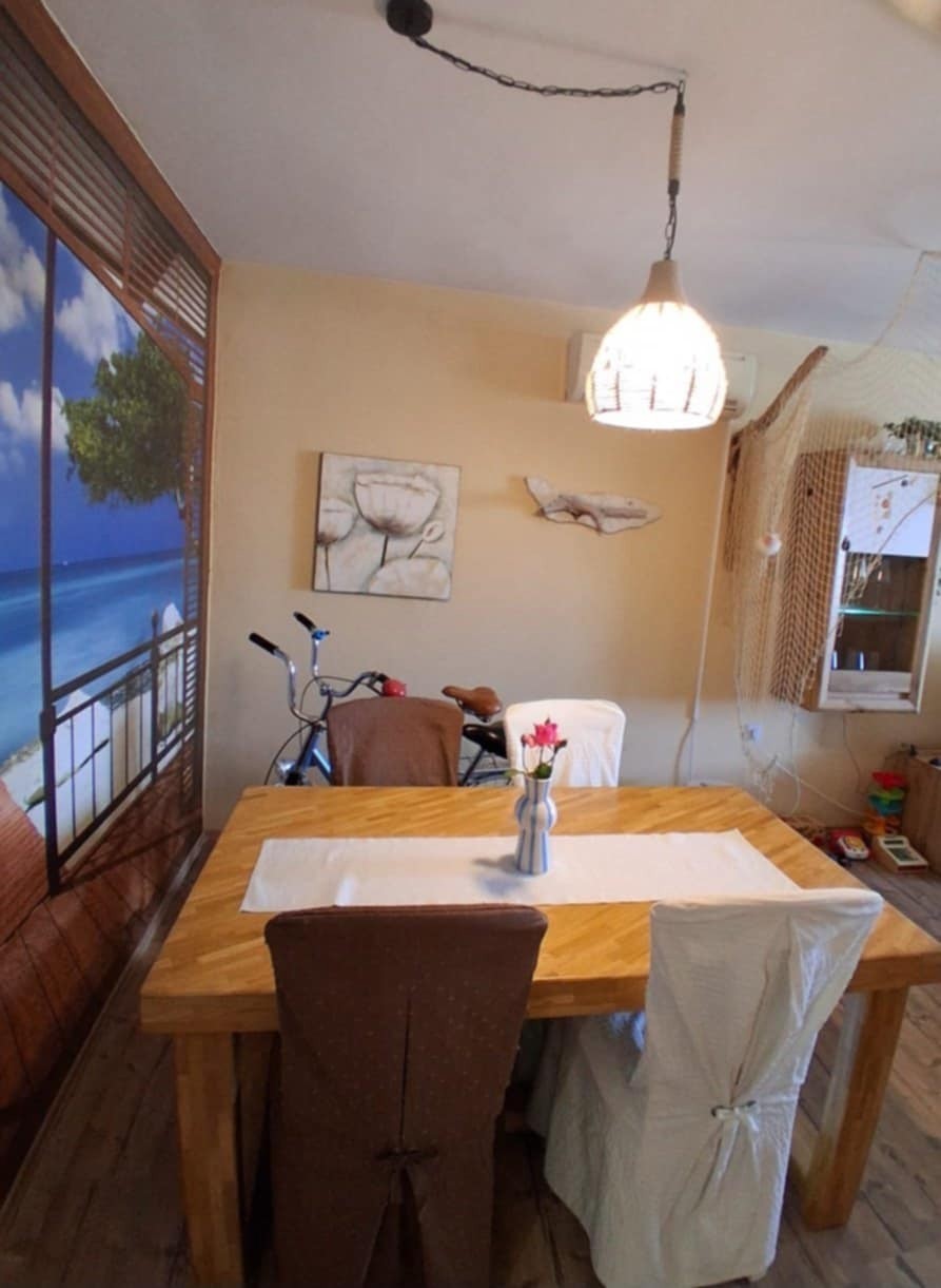 Červar Porat: PRVA VRSTA DO MORJA, trisobno stanovanje, površina 62 m², 2. nadstropje