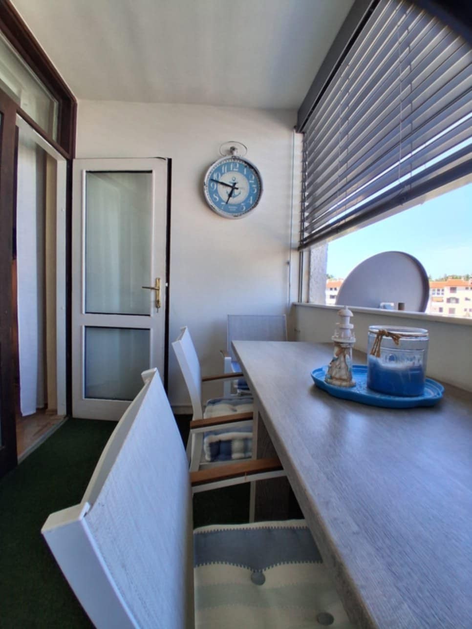 Červar Porat: PRVA VRSTA DO MORJA, trisobno stanovanje, površina 62 m², 2. nadstropje