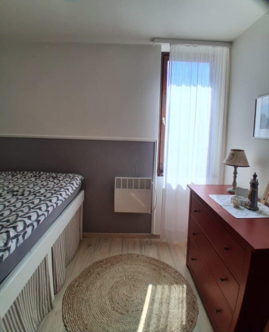 Červar Porat: PRVA VRSTA DO MORJA, trisobno stanovanje, površina 62 m², 2. nadstropje