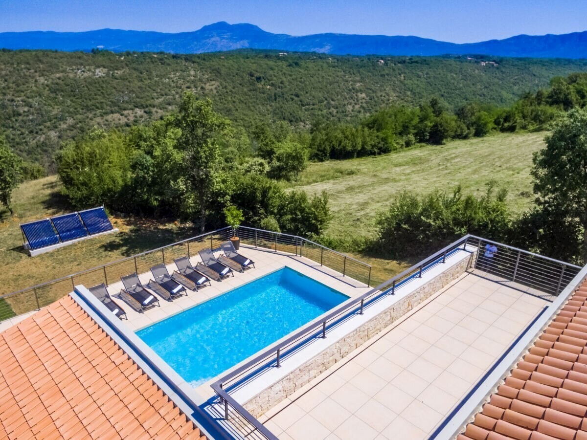 Luksuzna vila cca 12 km od mora- Labin