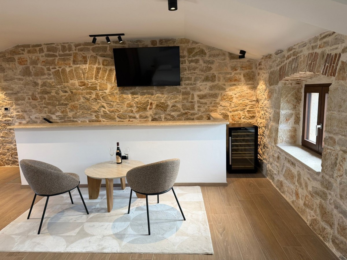 Avtentična istrska kamnita hiša z bazenom in pogledom na morje – naprodaj, okolica Poreča