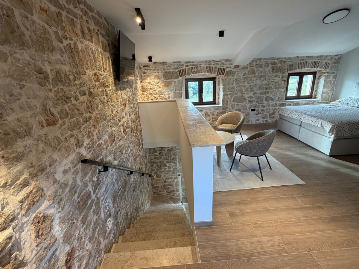 Avtentična istrska kamnita hiša z bazenom in pogledom na morje – naprodaj, okolica Poreča