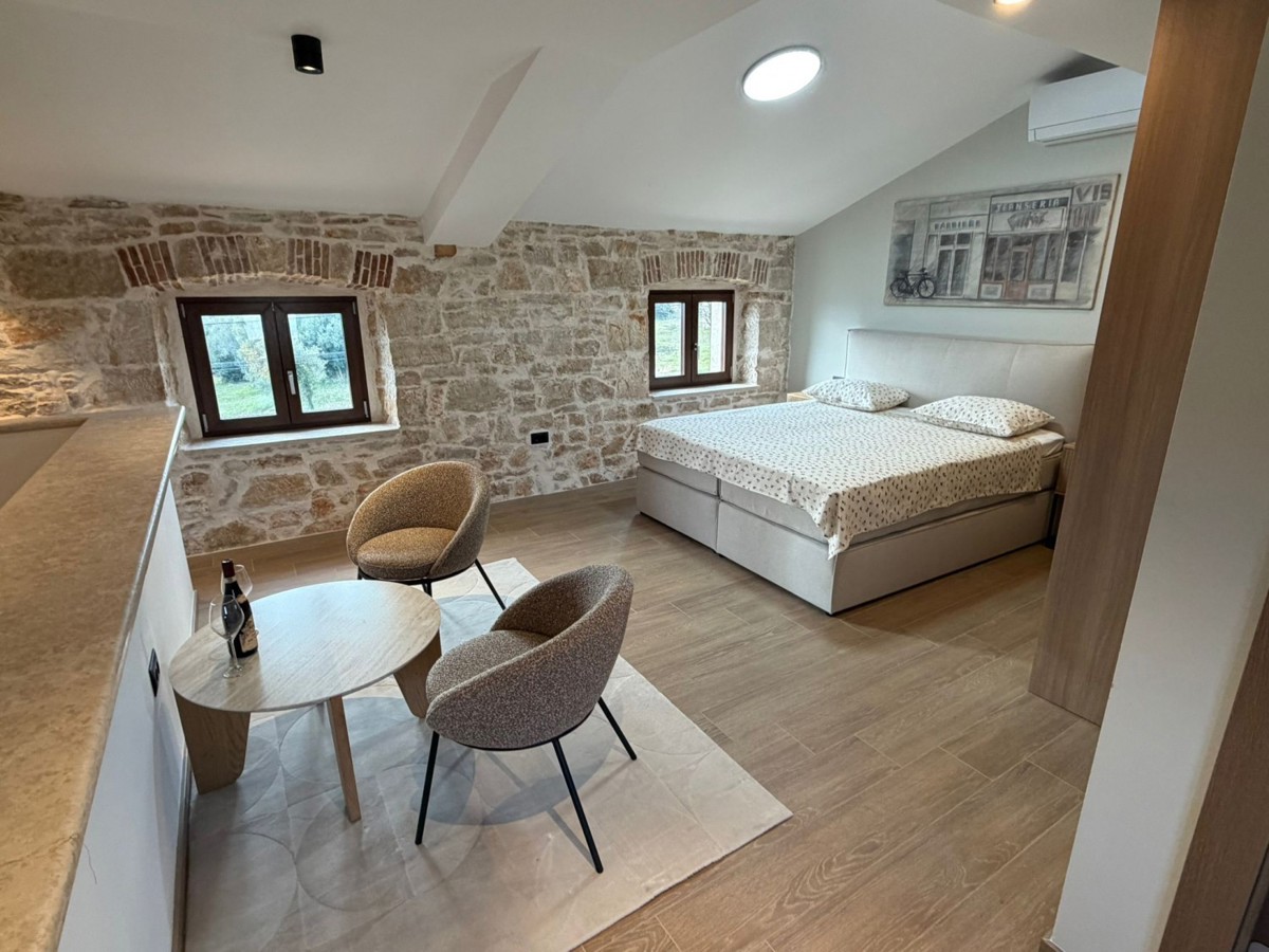 Avtentična istrska kamnita hiša z bazenom in pogledom na morje – naprodaj, okolica Poreča