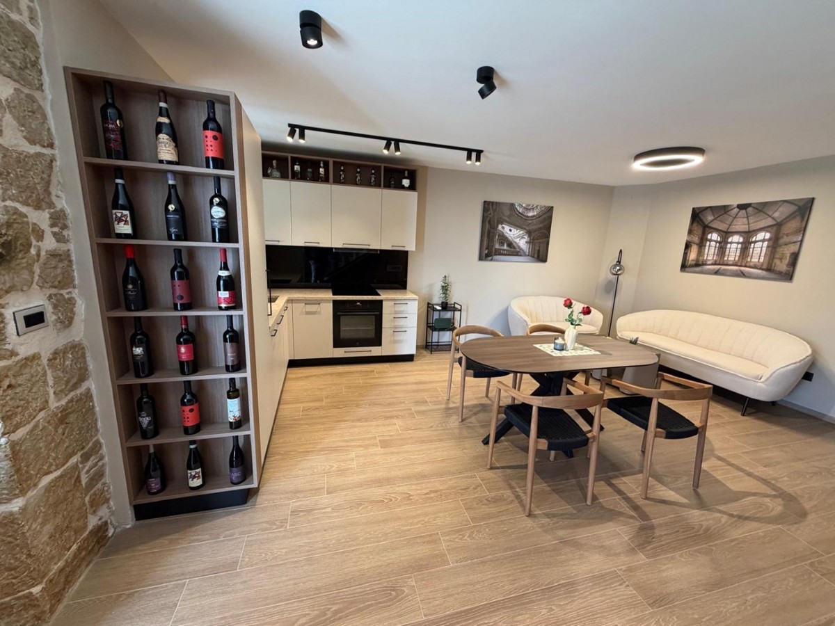 Avtentična istrska kamnita hiša z bazenom in pogledom na morje – naprodaj, okolica Poreča