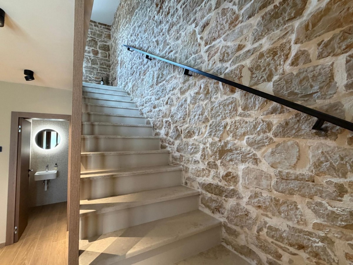 Avtentična istrska kamnita hiša z bazenom in pogledom na morje – naprodaj, okolica Poreča