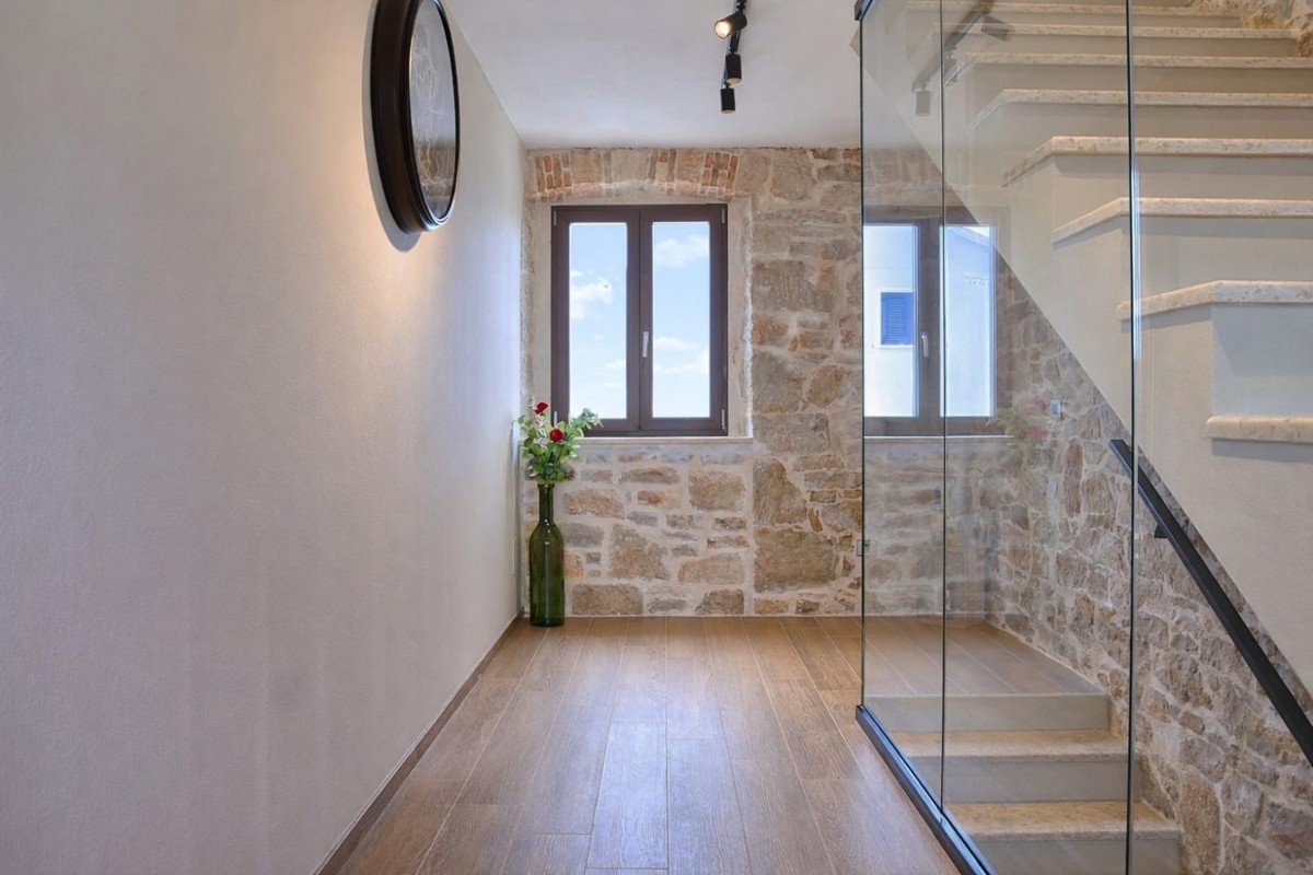 Avtentična istrska kamnita hiša z bazenom in pogledom na morje – naprodaj, okolica Poreča