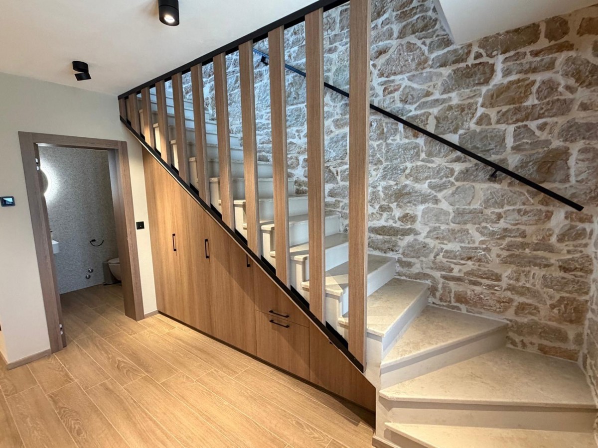 Avtentična istrska kamnita hiša z bazenom in pogledom na morje – naprodaj, okolica Poreča