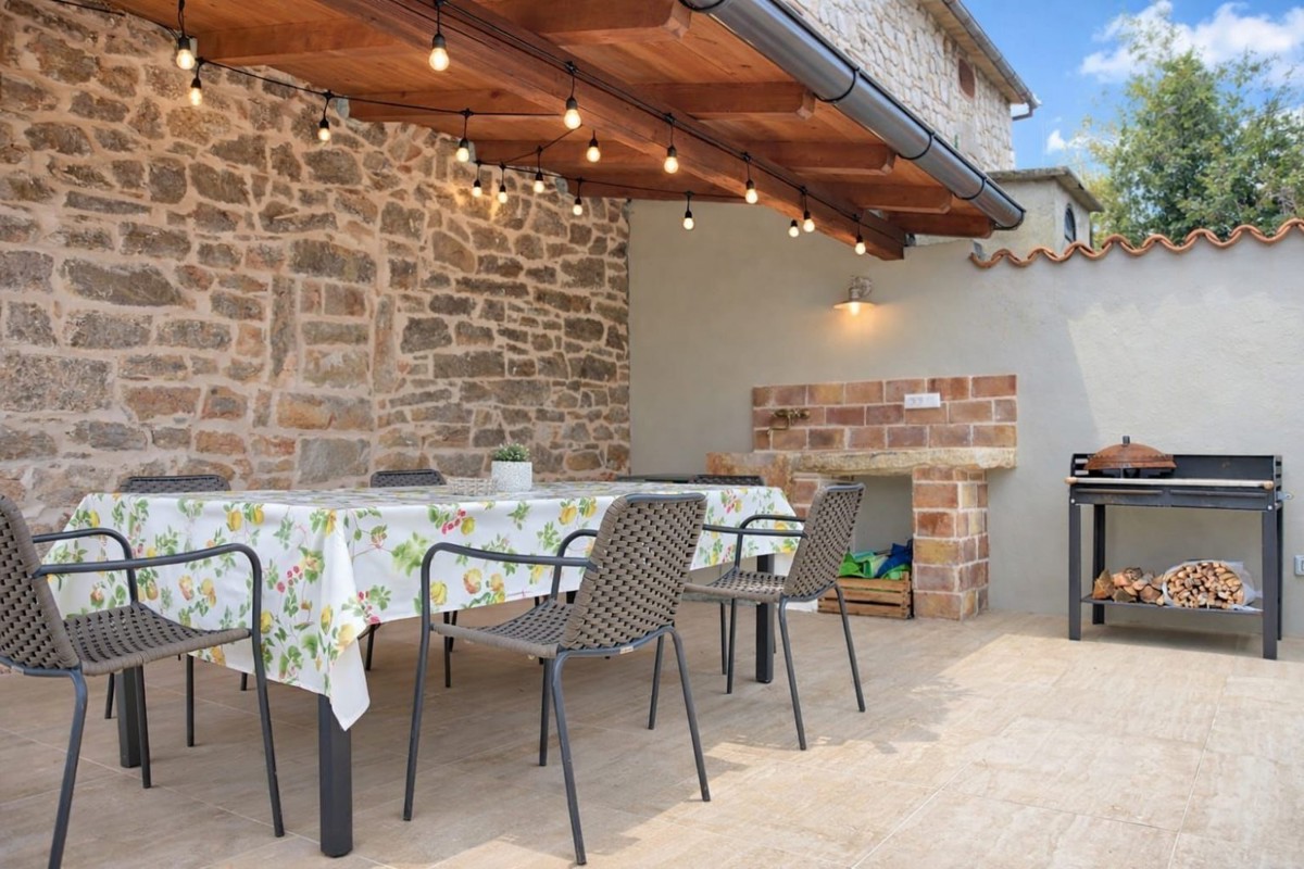 Avtentična istrska kamnita hiša z bazenom in pogledom na morje – naprodaj, okolica Poreča