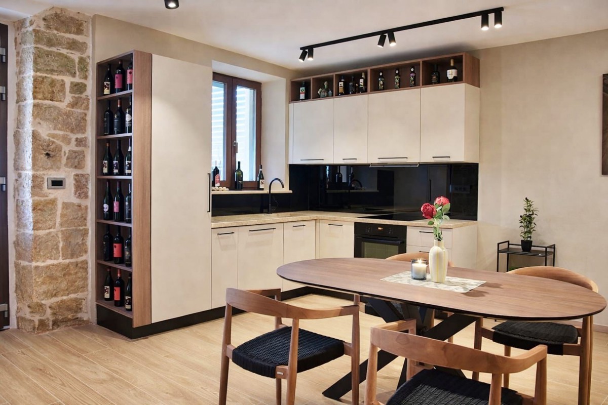 Avtentična istrska kamnita hiša z bazenom in pogledom na morje – naprodaj, okolica Poreča