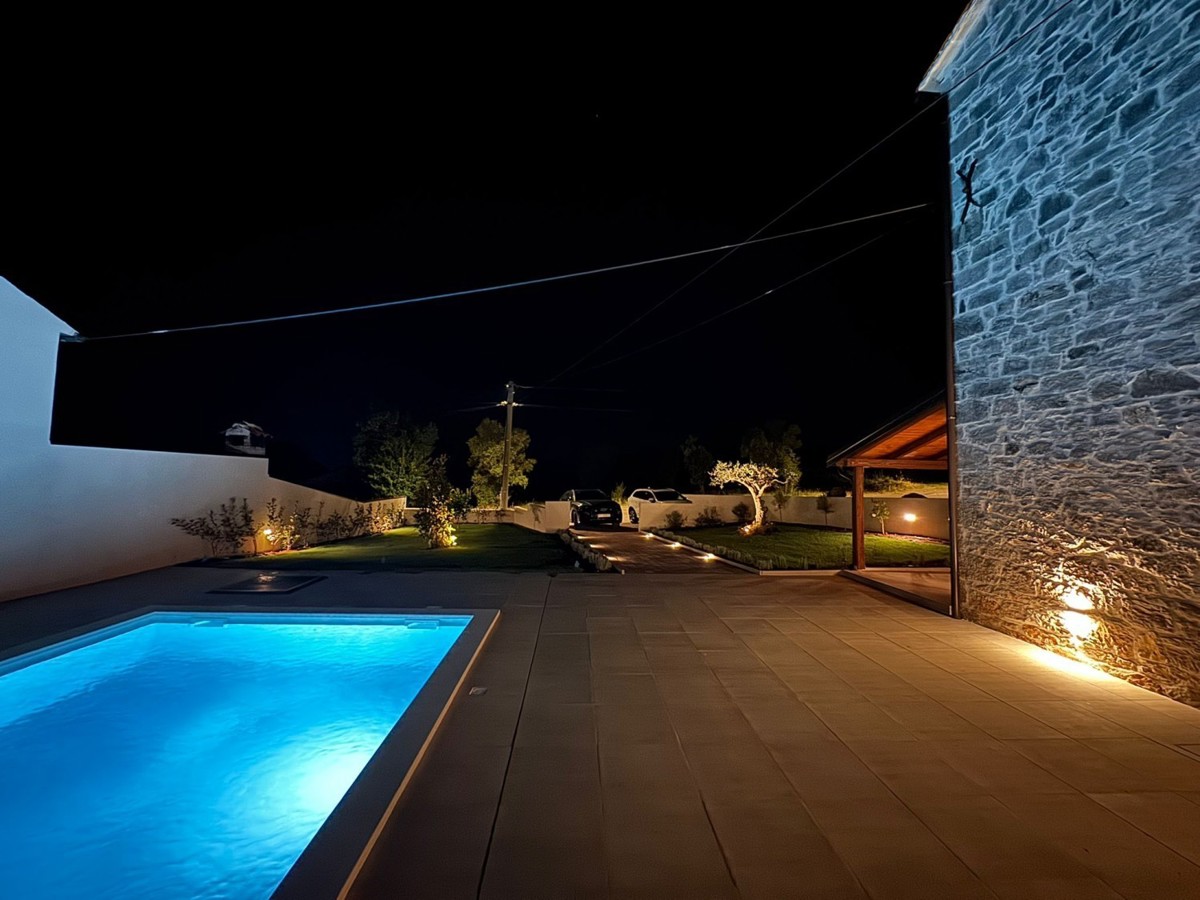 Avtentična istrska kamnita hiša z bazenom in pogledom na morje – naprodaj, okolica Poreča