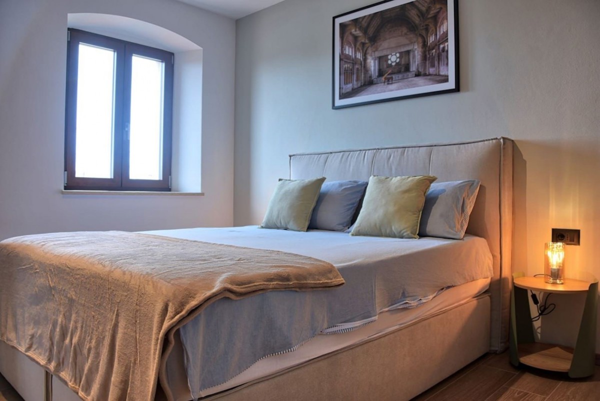 Avtentična istrska kamnita hiša z bazenom in pogledom na morje – naprodaj, okolica Poreča