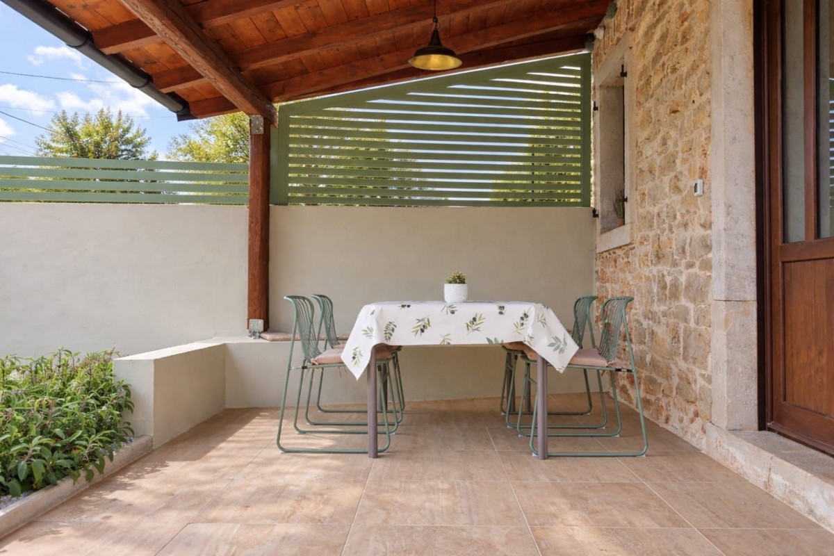 Avtentična istrska kamnita hiša z bazenom in pogledom na morje – naprodaj, okolica Poreča