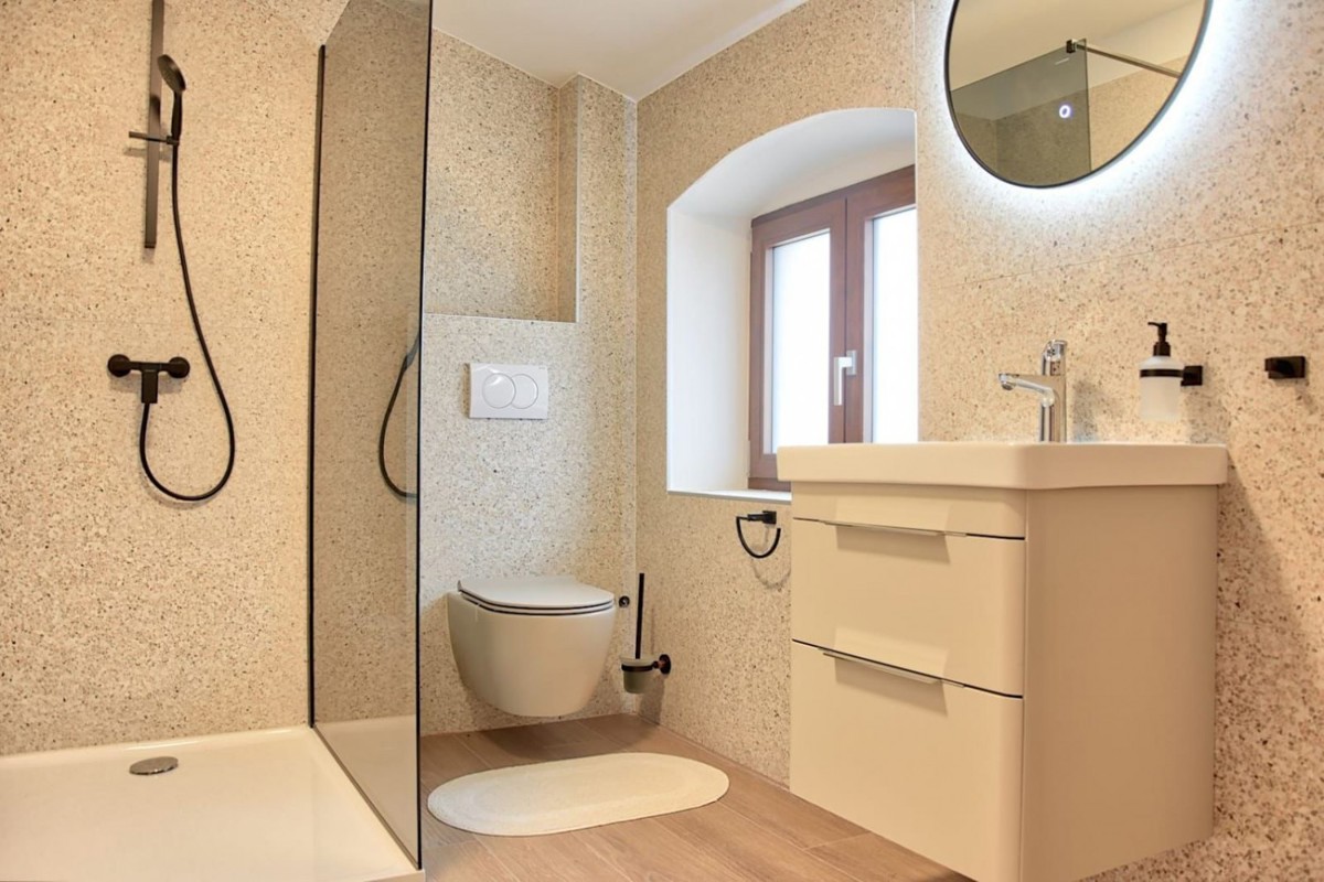 Avtentična istrska kamnita hiša z bazenom in pogledom na morje – naprodaj, okolica Poreča