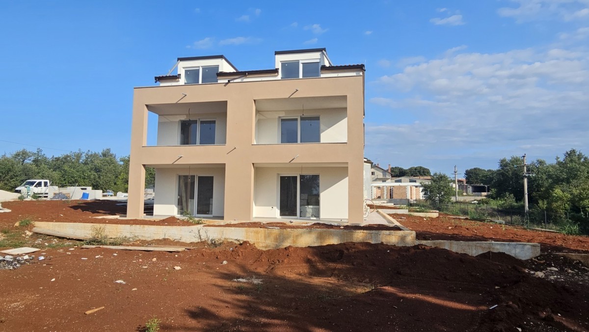 Stanovanje z vrtom pri Poreču – Novogradnja, brez davka na promet nepremičnina!