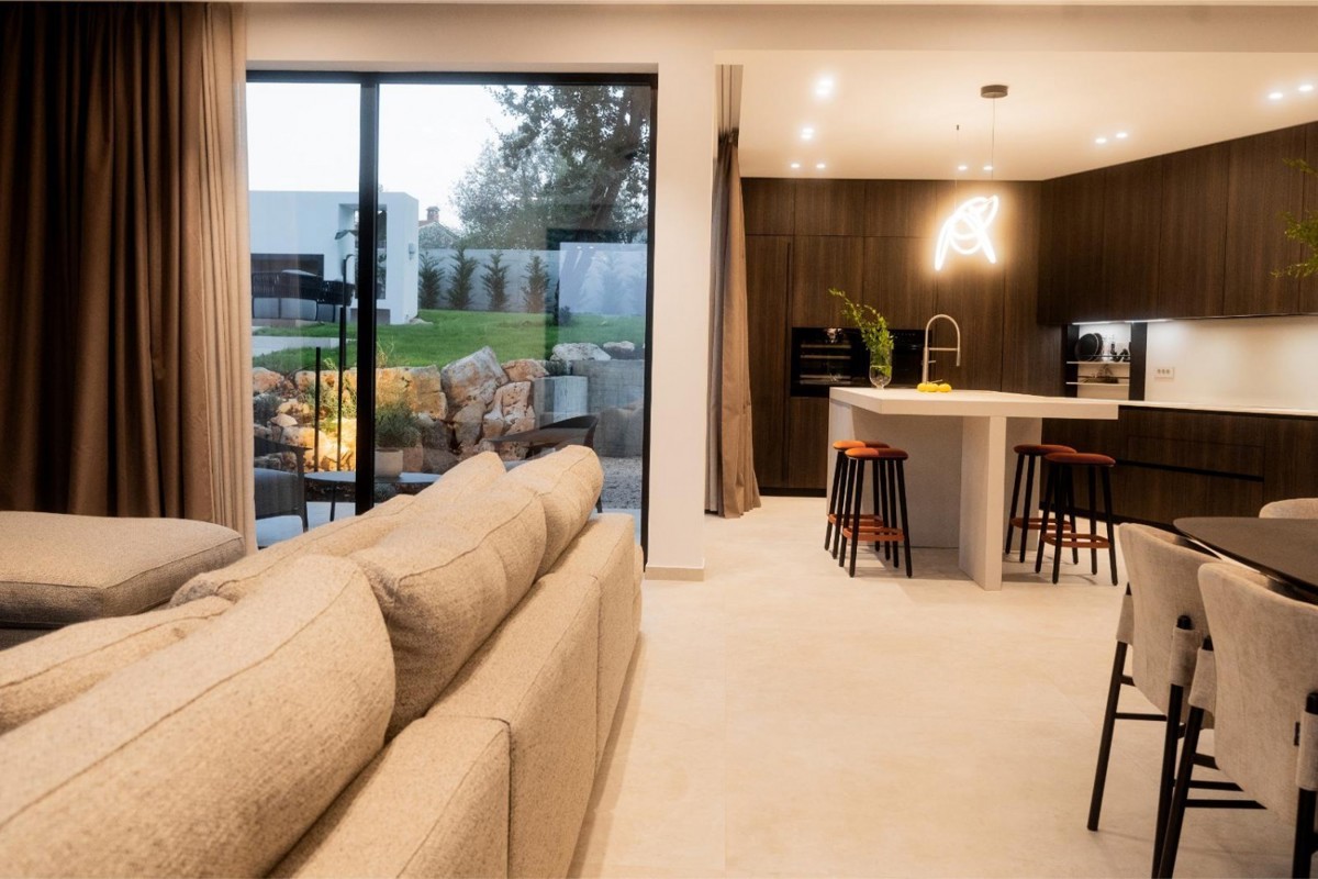 Ekskluzivna vila pri Poreču in Vrsarju – zasebnost in mediteranski utrip