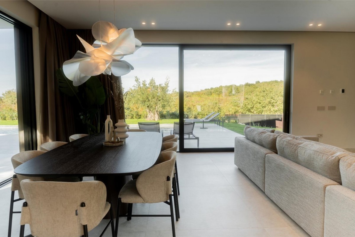 Ekskluzivna vila pri Poreču in Vrsarju – zasebnost in mediteranski utrip