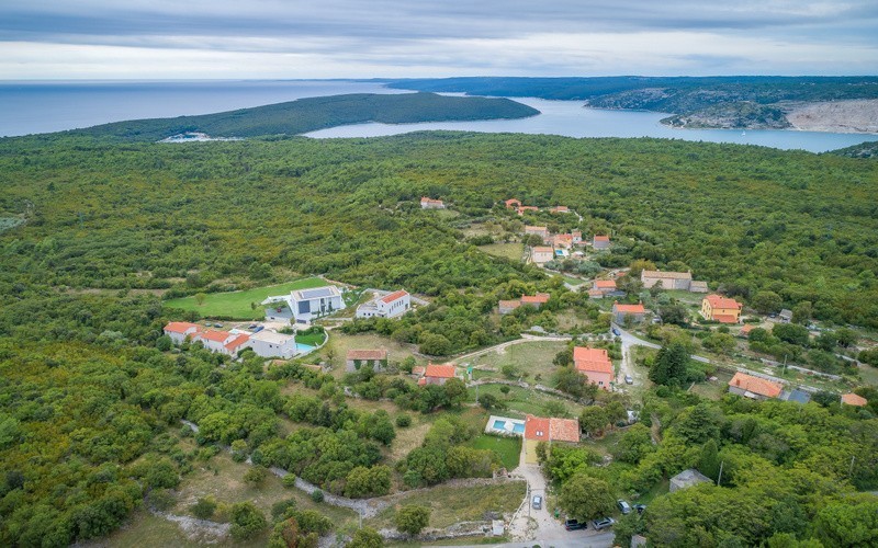 Priložnost! Prodamo prenovljeno kamnito hišo v Istri z očarljivim pogledom na morje