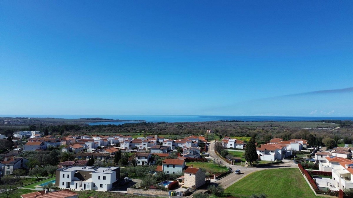 Gradbena parcela 1013 m² naprodaj – Vabriga, pogled na morje, idealna za investicijo