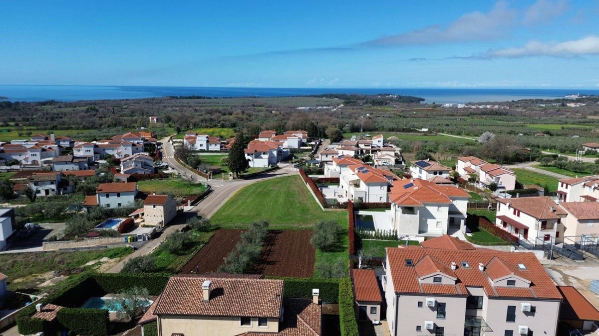 Gradbena parcela 1013 m² naprodaj – Vabriga, pogled na morje, idealna za investicijo