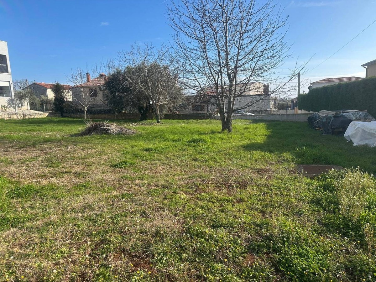Gradbena parcela 1013 m² naprodaj – Vabriga, pogled na morje, idealna za investicijo