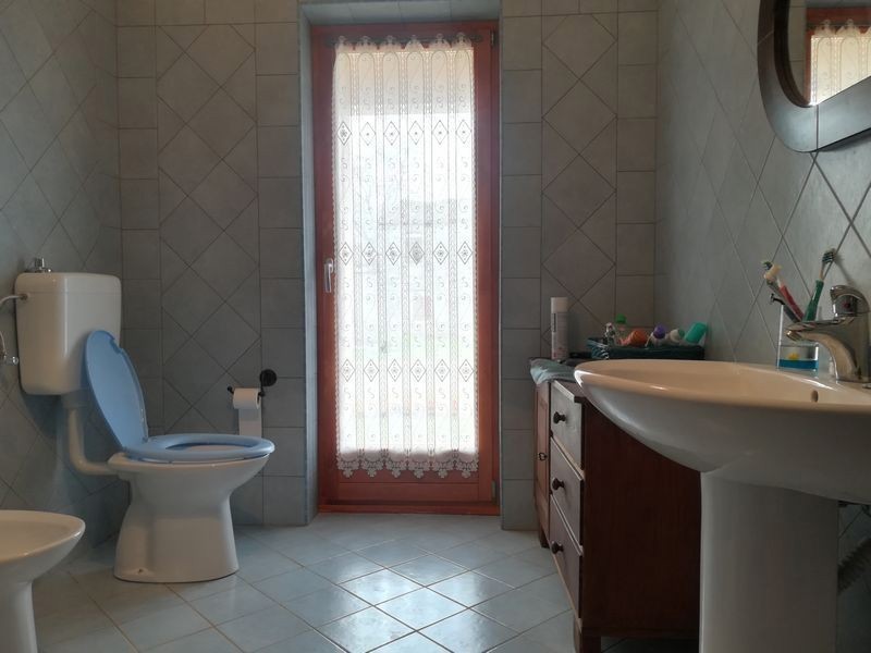 Hiša z dvema stanovanjema naprodaj v okolici Poreča. Idealna za družino ali oddajanje.