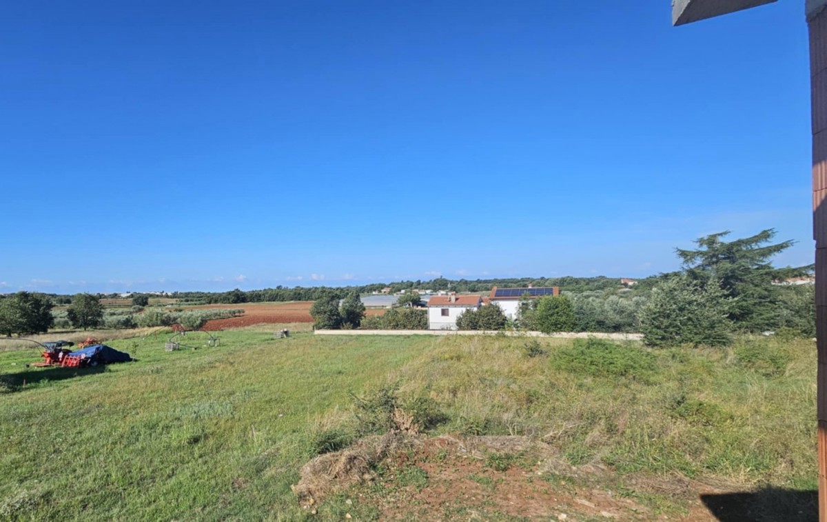 Naprodaj moderna dvojček hiša – novogradnja, 5 km od Poreča in morja.