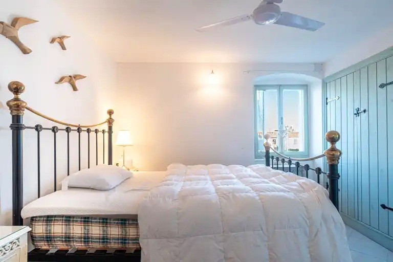 Kamna hiša za prodajo na Istri – 4 spalnice, obnovljena 2023, okolica Poreča