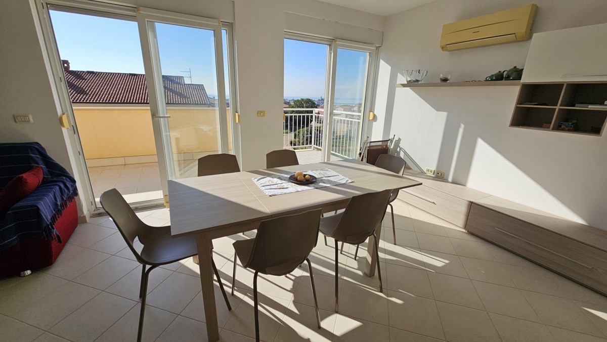 Priložnost! Apartma v Novigradu, pogled na morje