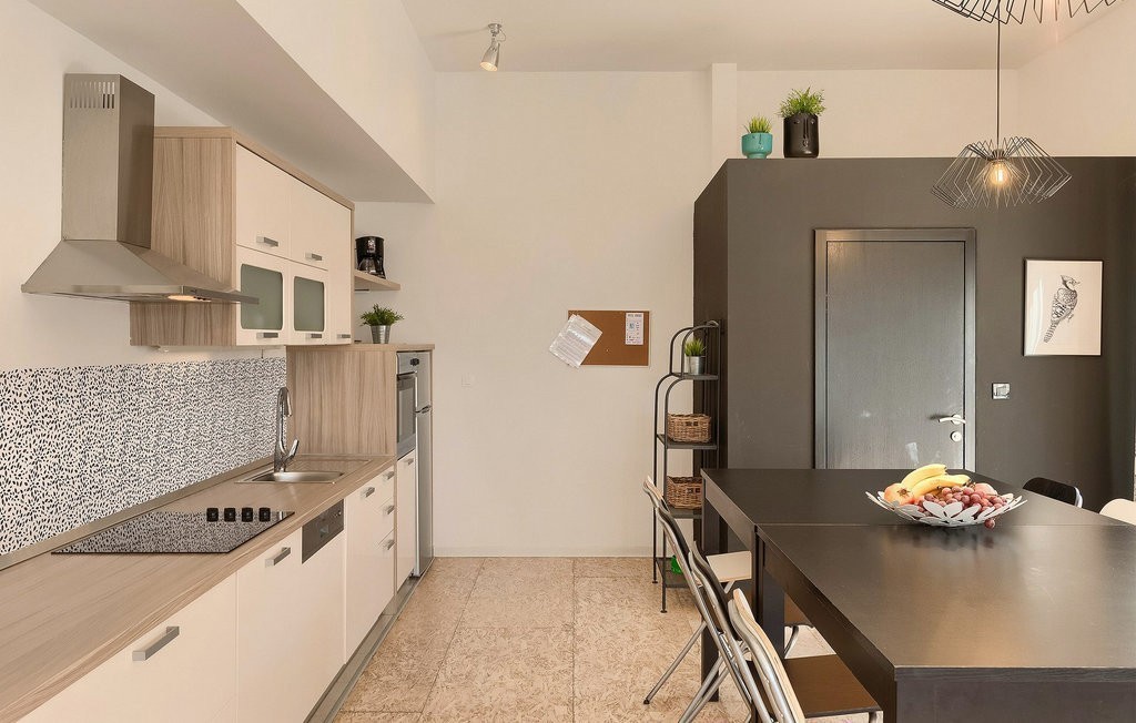Prodaja: pritlična hiša z bazenom pri Poreču – 120 m², opremljena