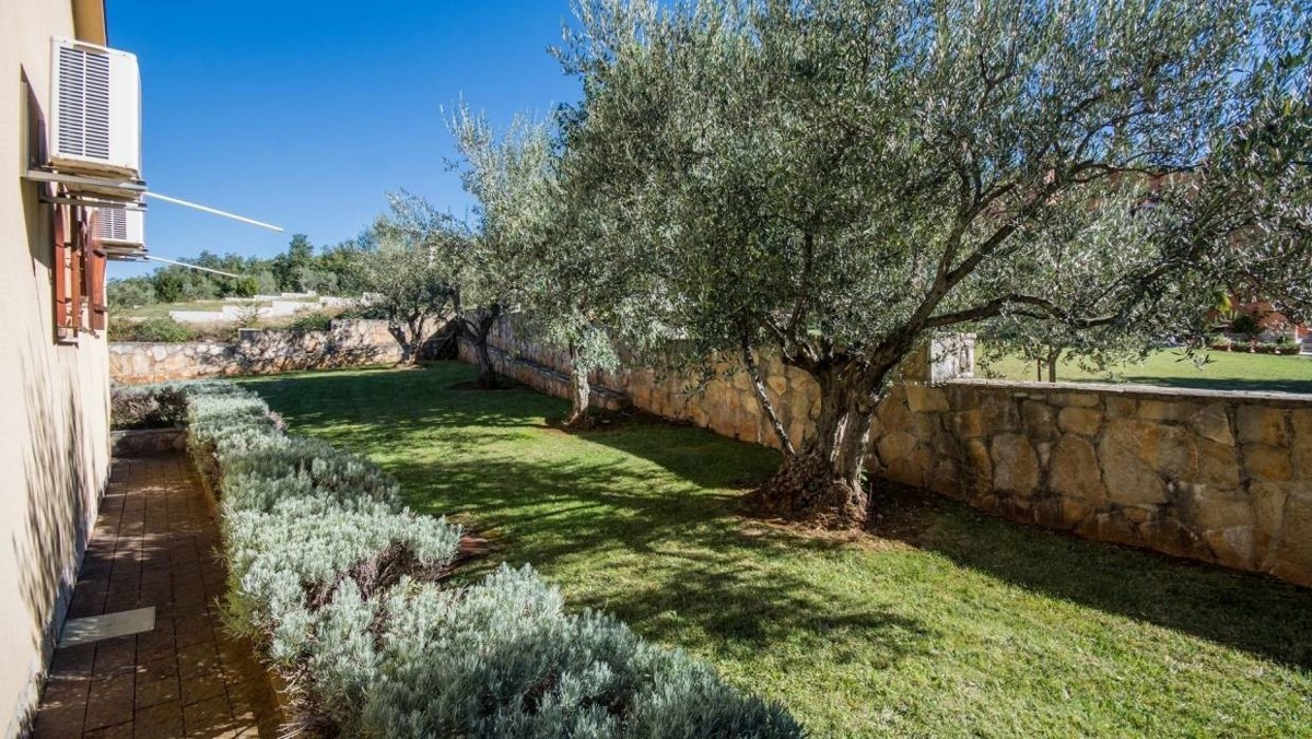 Dvojna hiša s pogledom na morje – 10 km od Poreča – Opremljena, 100 m²