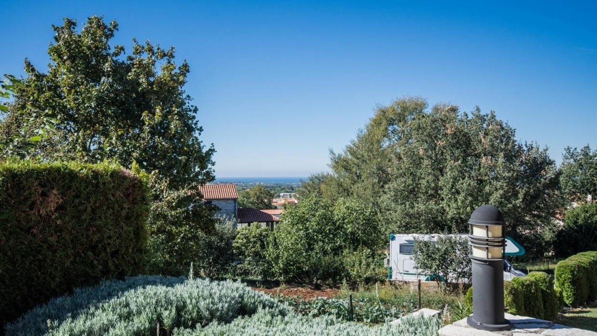 Dvojna hiša s pogledom na morje – 10 km od Poreča – Opremljena, 100 m²