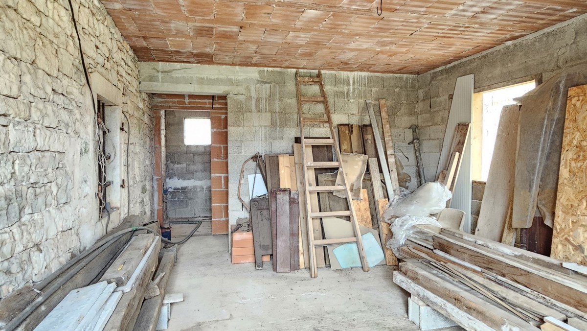 Avtohtona kamnita hiša s 3.400 m² stavbnega zemljišča – okolica Poreča