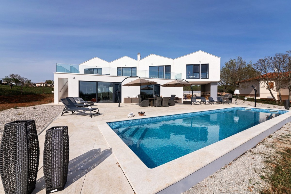 Moderna vila okolica Poreča, ca 6271 m2 parcela