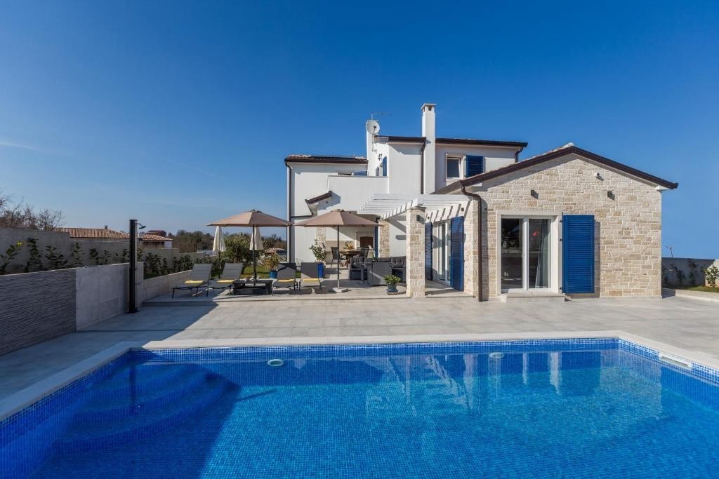 Okolica Poreča, vila sa bazenom