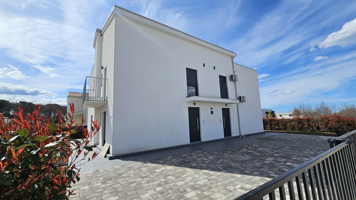 Poreč – Nova dvojček hiša na prodaj, blizu centra in morja (približno 2 km) | Istra