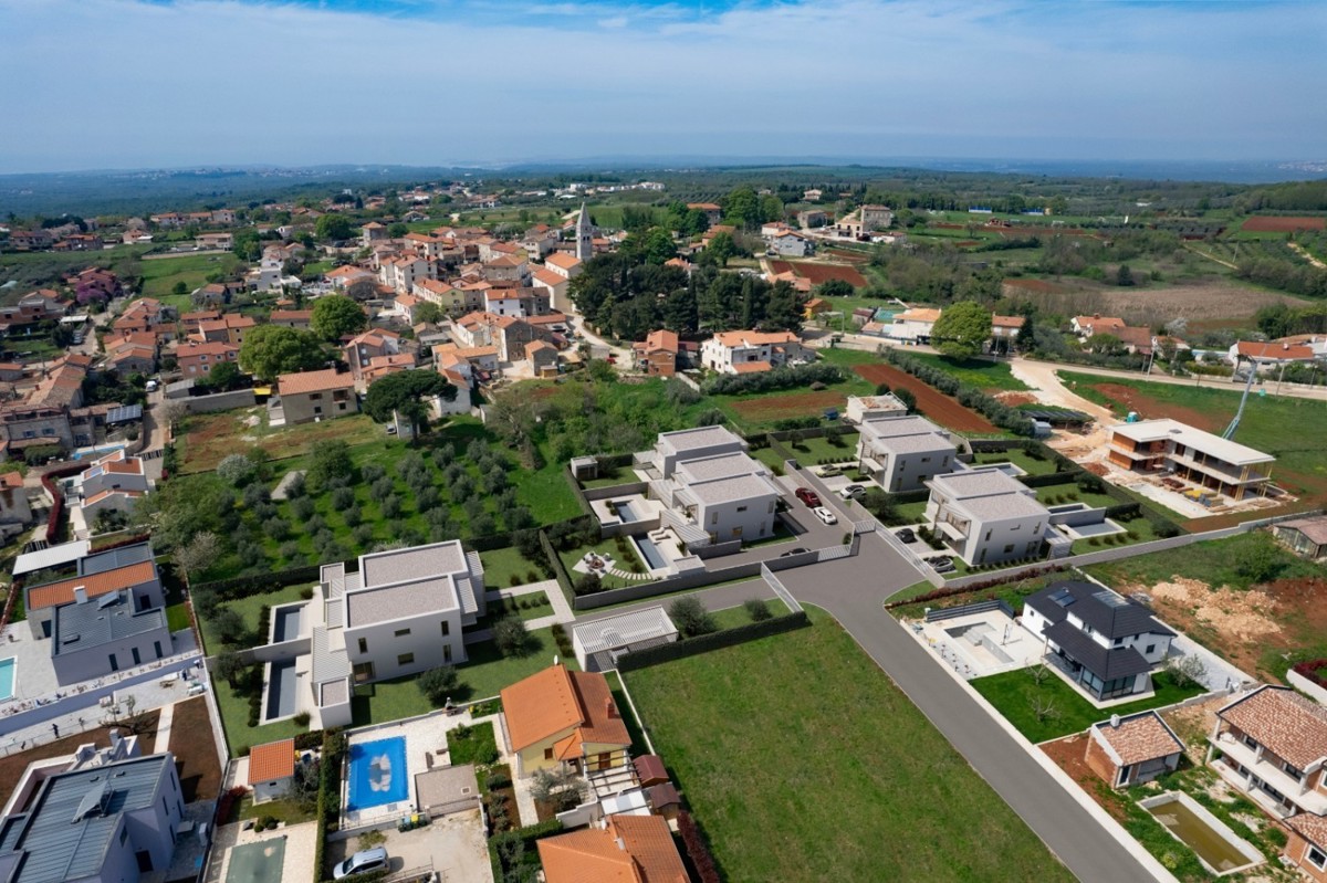 Kaštelir, moderna hiša sa bazenom