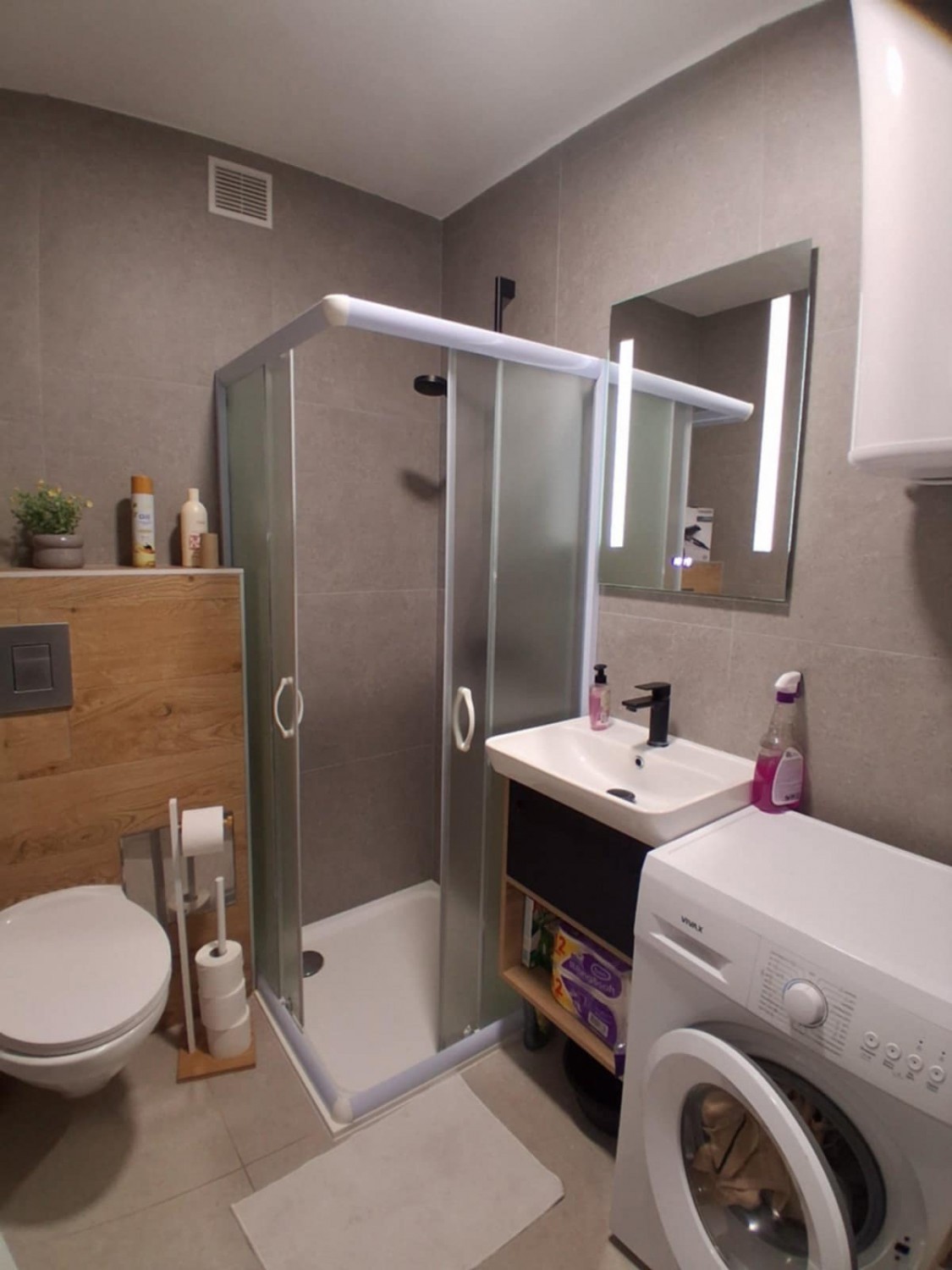 Prenovljeno 2-sobno stanovanje 200 m od morja v Červar-Poratu – 37 m²