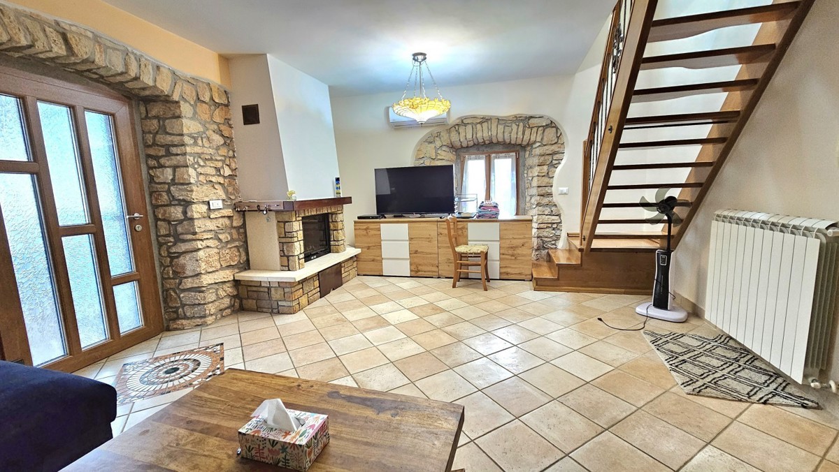 Kamnita vila z bazenom in wellnessom – okolica Poreča