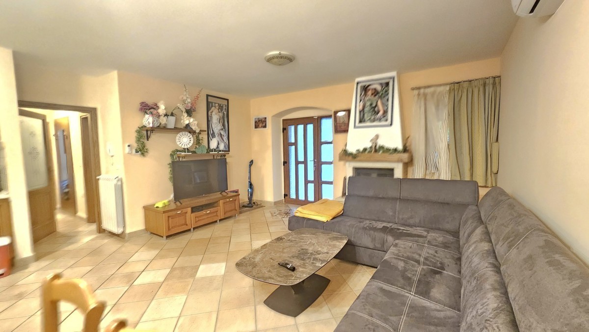 Kamnita vila z bazenom in wellnessom – okolica Poreča