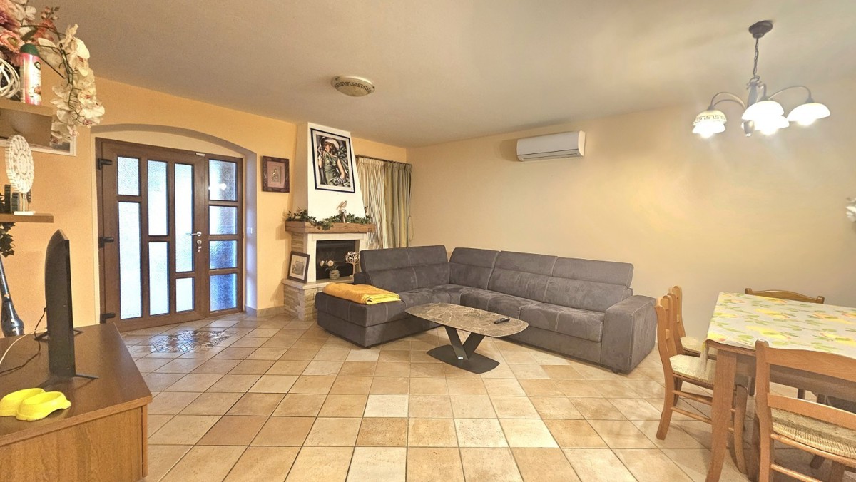 Kamnita vila z bazenom in wellnessom – okolica Poreča