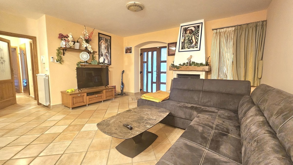 Kamnita vila z bazenom in wellnessom – okolica Poreča