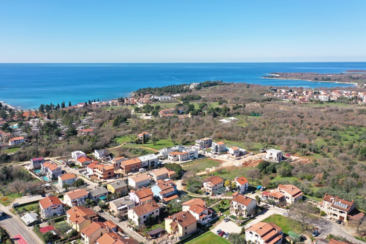 POREČ ca 800 m