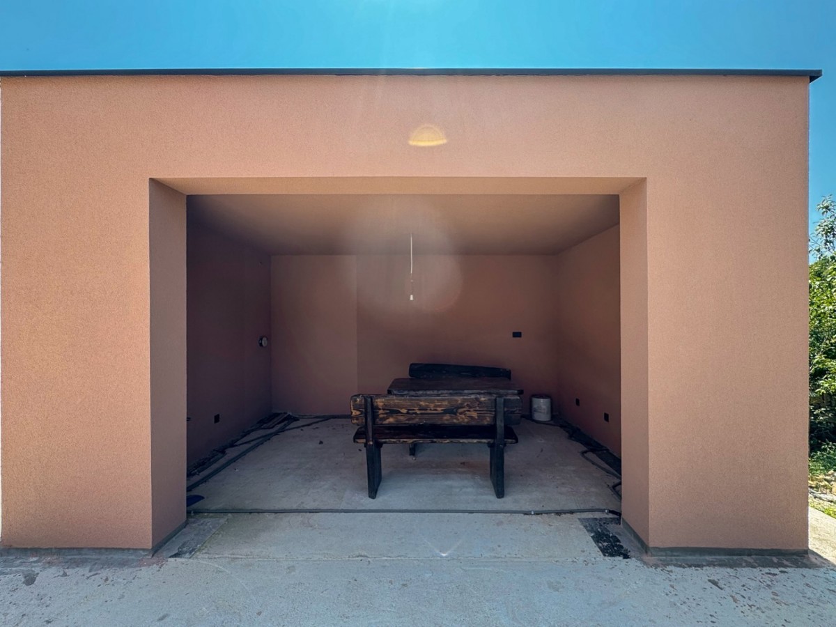 Kamnita hiša z bazenom naprodaj blizu Labina – Nepremičnine v Istri