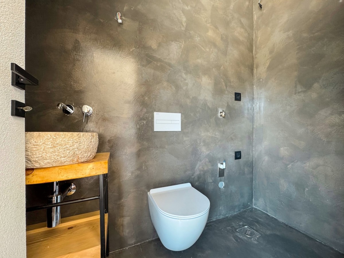 Kamnita hiša z bazenom naprodaj blizu Labina – Nepremičnine v Istri