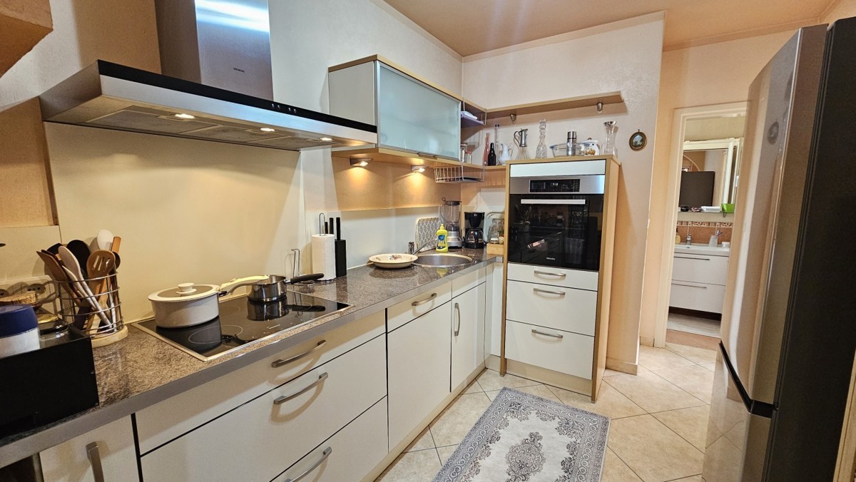 Dvojna hiša z 2 stanovanjema naprodaj v Poreču – 158 m², 4 km od mesta in morja