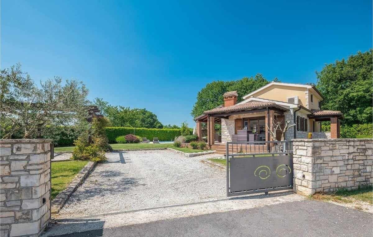POREČ, Sveti Lovreč, okolica hiša sa bazenom