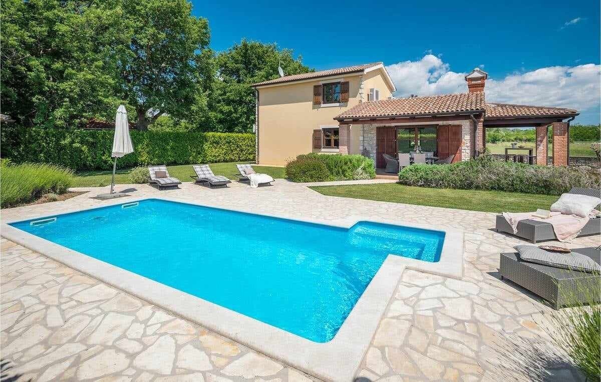 POREČ, Sveti Lovreč, okolica hiša sa bazenom