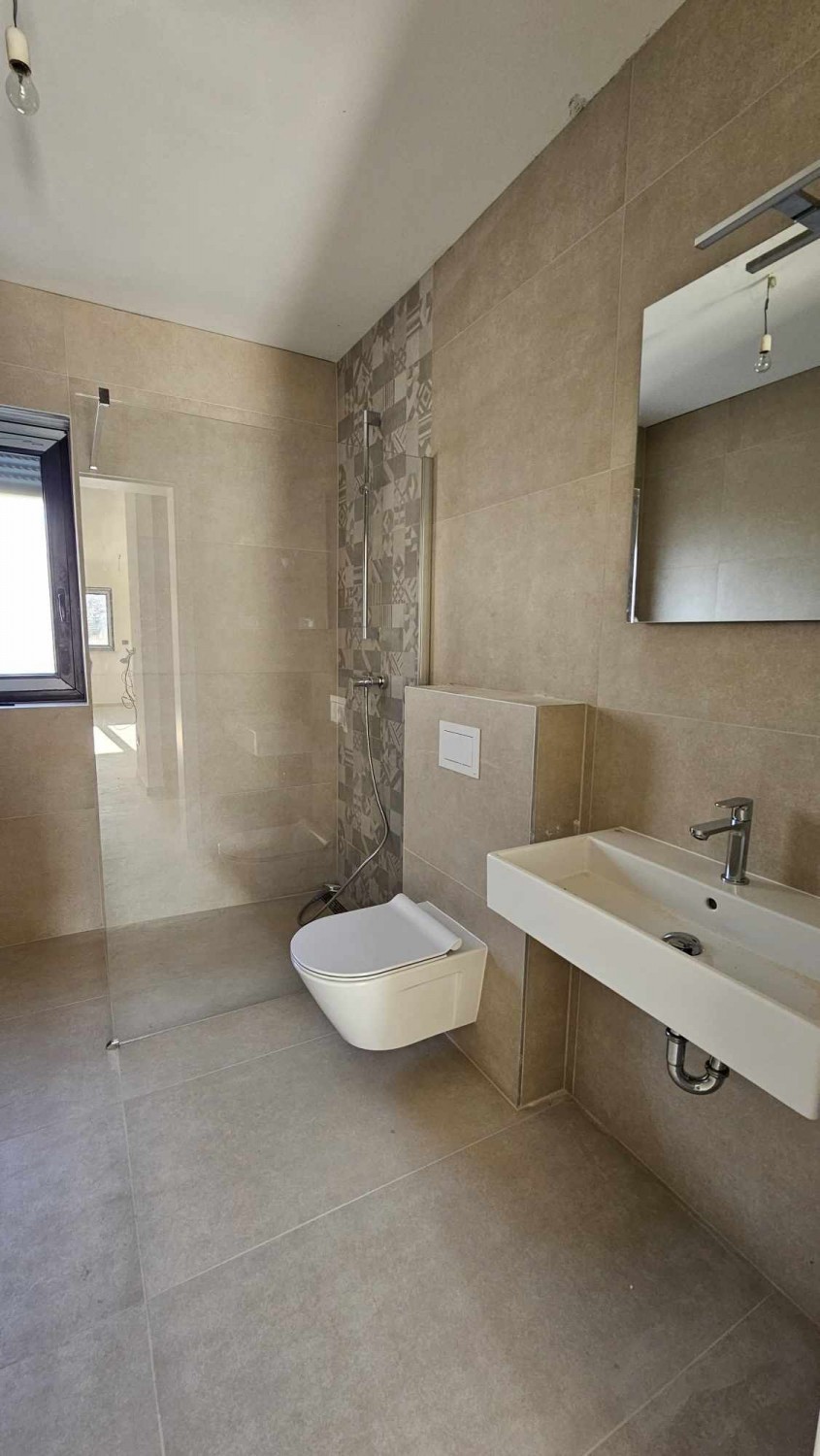 Poreč, 8 km- stanovanje v pritličju 76 m2 i vrt ca 200 m2