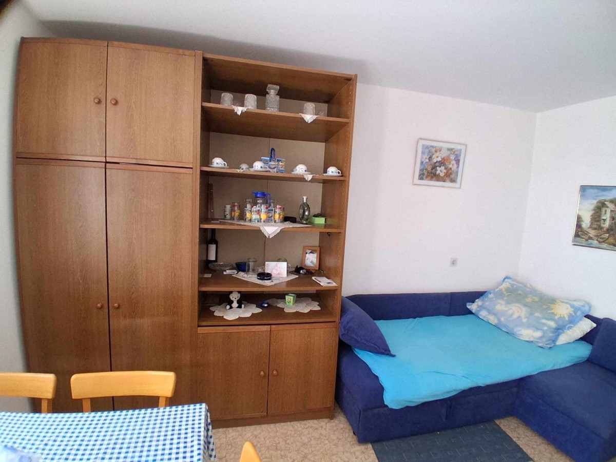 Prodaja stanovanje, Červar porat