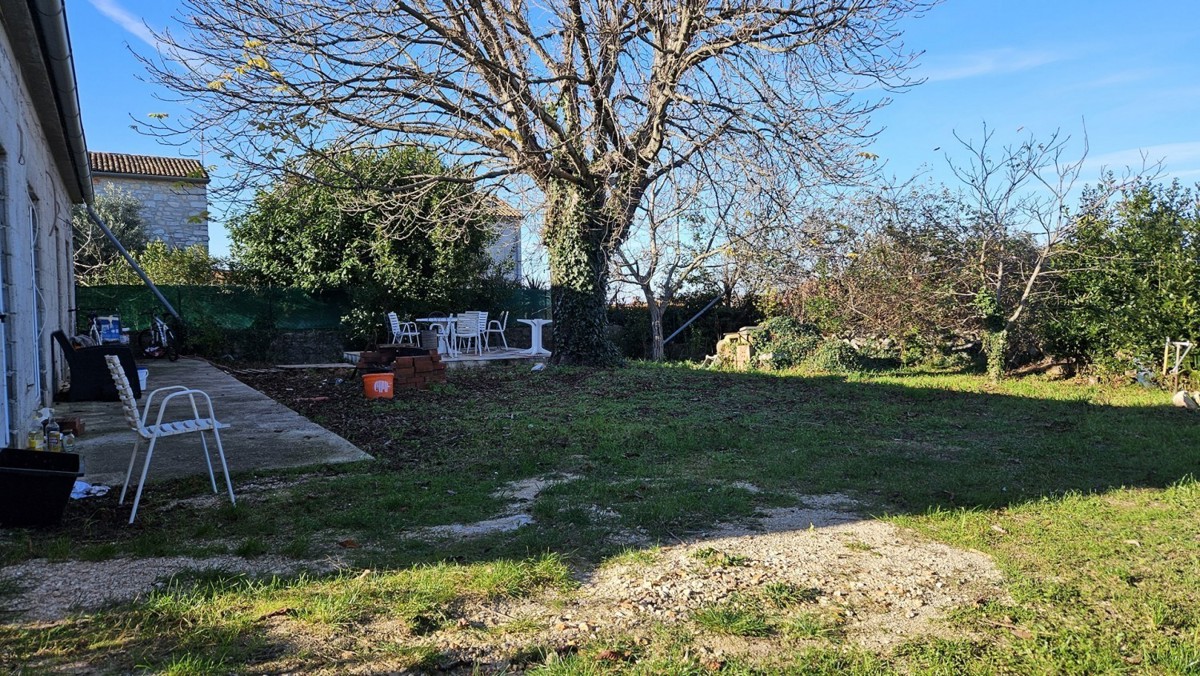 Prodaja – Dve kamniti hiši z dvoriščem in pogledom na morje, v bližini Poreča, Istra